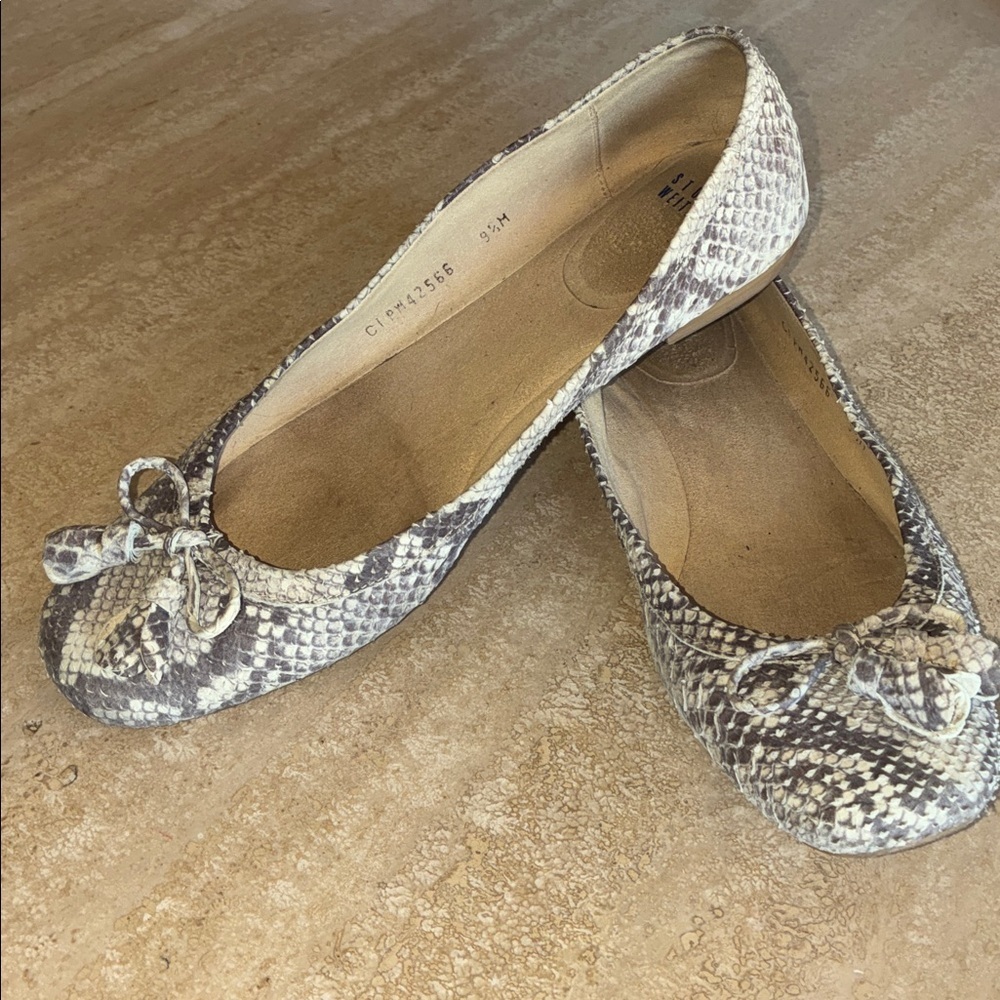 Stuart Weitzmsn Ballet Flat, Women 9.5, tan & cream Snakeskin with bow. EUC - Picture 7 of 16